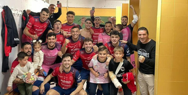 El Bujalance celebra su goleada al Nawter Blanca. Foto: Beconet Bujalance