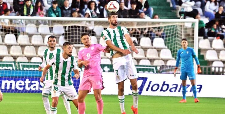 Theo Zidane disputando un balón aéreo. Foto: Córdoba CF