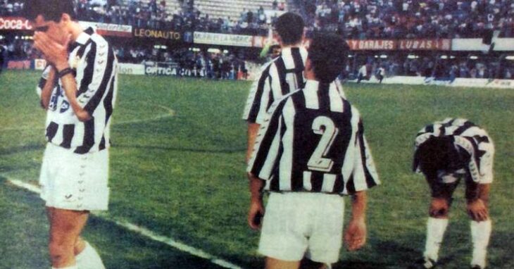 Jugadores del Castellón tras perder el ascenso en 1995. Foto: Levante-EMV