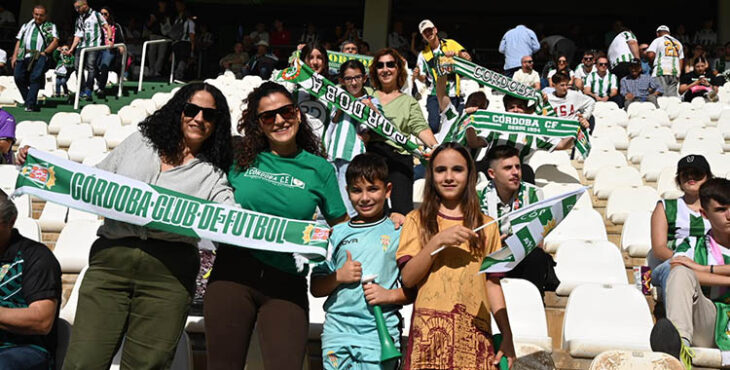 Aficionados del Córdoba ante el Castellón. Autora: Natalia Román