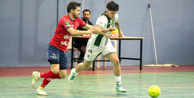 La pelea blanquiverde tuvo premio al final ante Mengíbar. Edu Luque / Córdoba Futsal