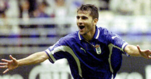 Iván Ania celebra un gol en su etapa en el Real Oviedo.