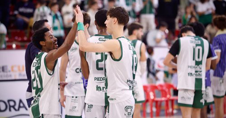 Donell Nixon y Guillermo del Pino celebran en Vista Alegre. Foto: Coto Córdoba CB