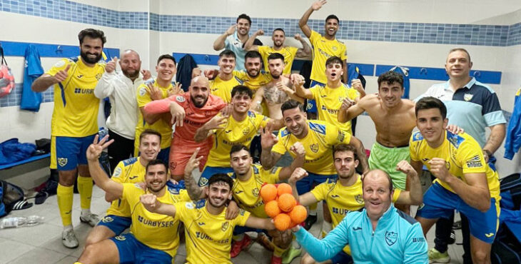 La alegría amarilla tras tomar Chiclana. Foto: Atlético Palma del Río