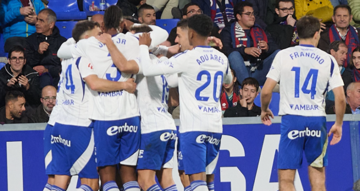 Los jugadores del Real Zaragoza celebrando un tanto. Foto: @RealZaragoza