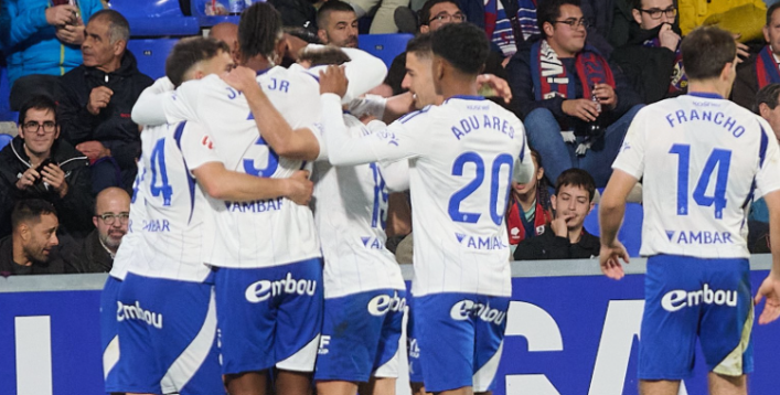 Los jugadores del Real Zaragoza celebrando un tanto. Foto: @RealZaragoza