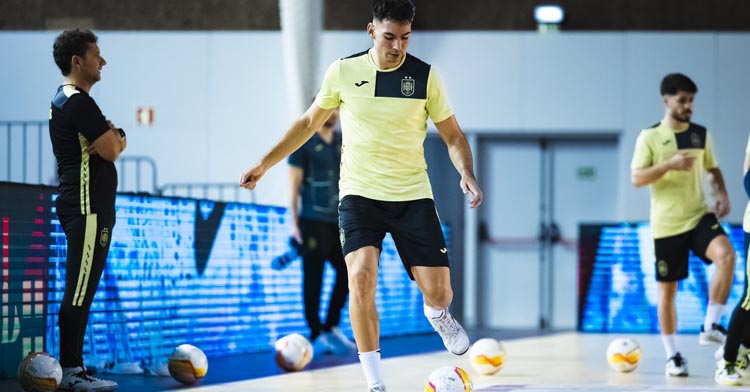 Ricardo Mayor se ejercita con la selección española. Foto: RFEF