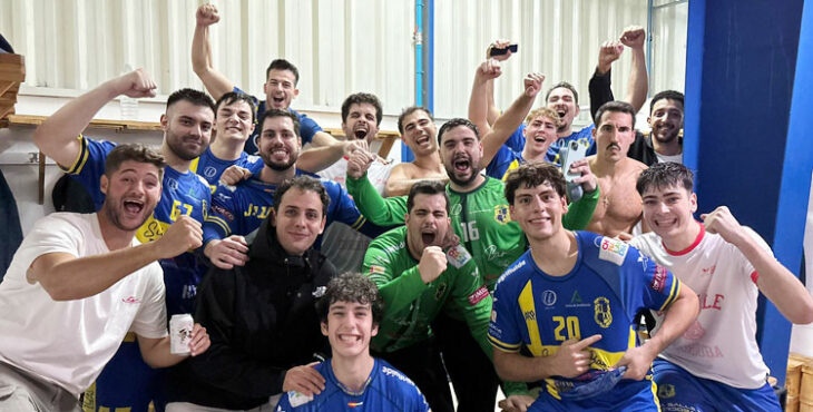 Los jugadores colegiales celebrando su triunfo. Foto: La Salle Balonmano