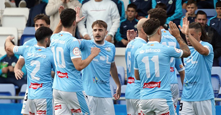 Celebración de un gol celeste ante La Palma. Foto: Ciudad de Lucena