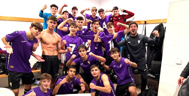 Los chicos del Córdoba en la División de Honor Cadete celebrando su victoria ante Marbella. Foto: Cantera Córdoba CF