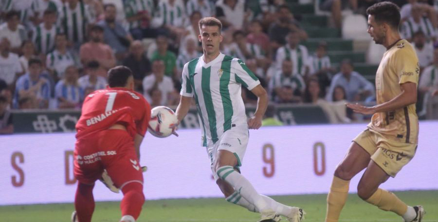 Ander Yoldi en una acción del Córdoba-Málaga. Fotografía: La Liga