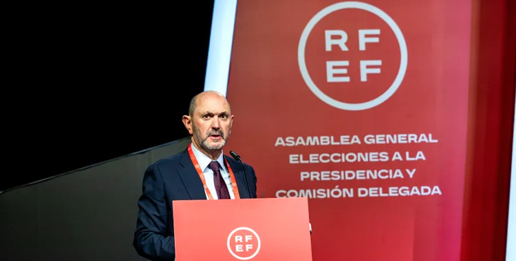 Rafael Louzán declarando tras ser elegido Presidente de la RFEF. Foto: RFEF