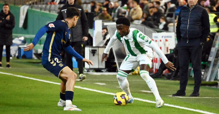 Adilson en el partido ante el Tenerife, que sigue muy lejos del Córdoba en la tabla tras caer frente al Levante UD. Autora: Natalia Román