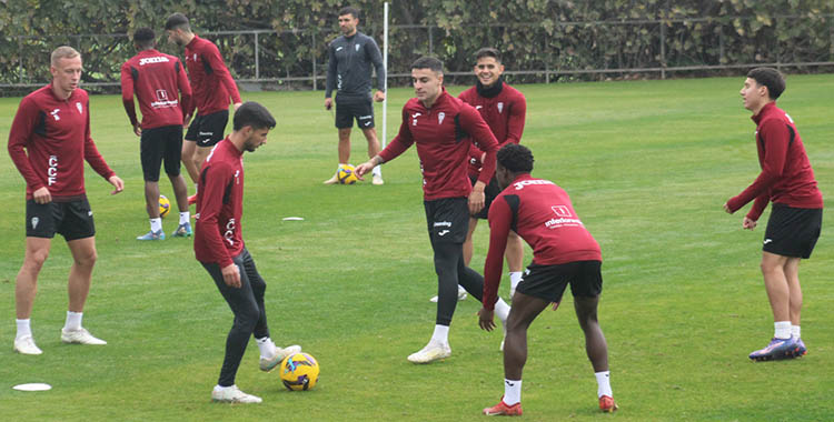 Carlos Isaac en el rondo ante Calderón.