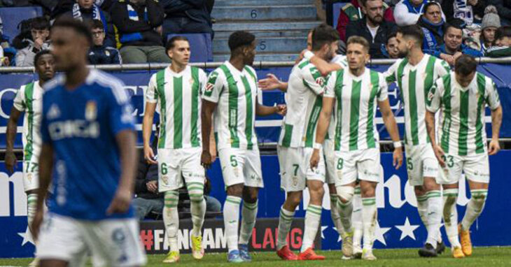 Los jugadores del Córdoba celebran un gol ante el Oviedo. Foto: LaLiga Hypermotion