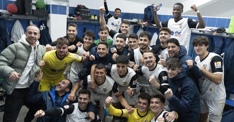 Los jugadores del Pozoblanco celebran su victoria. Foto: CD Pozoblanco