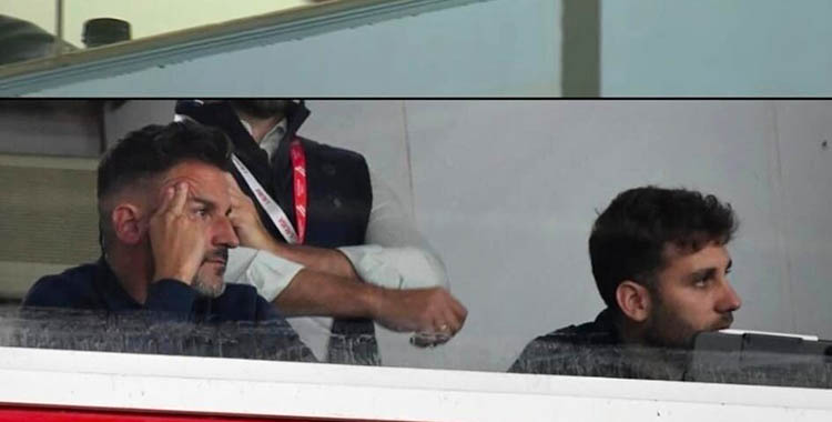 Iván Ania siguiendo junto a José Antonio Romero uno de los partidos en los que estuvo sancionado.