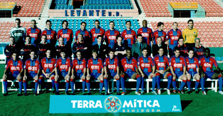 Foto oficial del Levante en la temporada 2002-03.