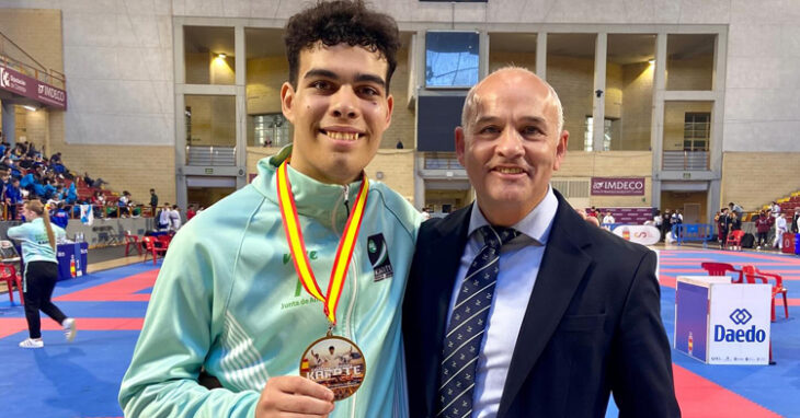 José Medina, bronce en el Nacional, posa con César Martínez. Foto: Club Kimé