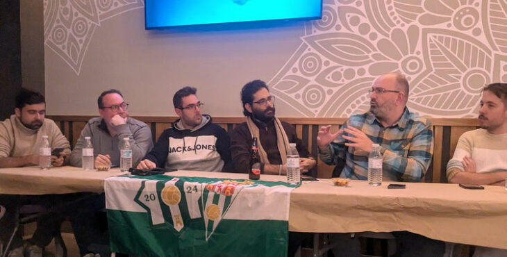 Un momento de la I Mesa Redonda de la Peña La Internacional