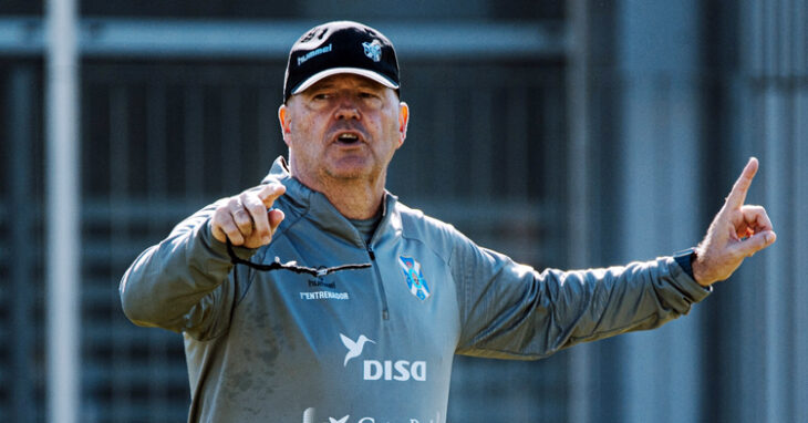 Pepe Mel da instrucciones en un entrenamiento chicharrero. Foto: CD Tenerife