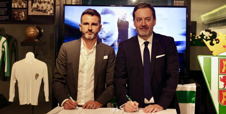 Iván Ania y Fernández Monterrubio juntos en la firma de contrato del entrenador la pasada semana. Foto: CCF