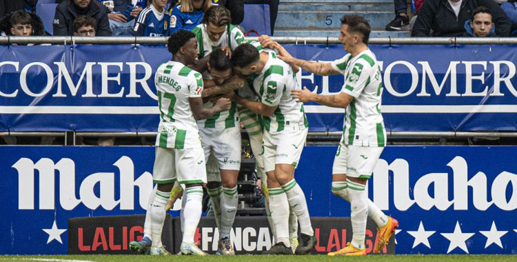 La celebración del Córdoba de uno de los goles en Oviedo. Foto: LaLiga Hypermotion