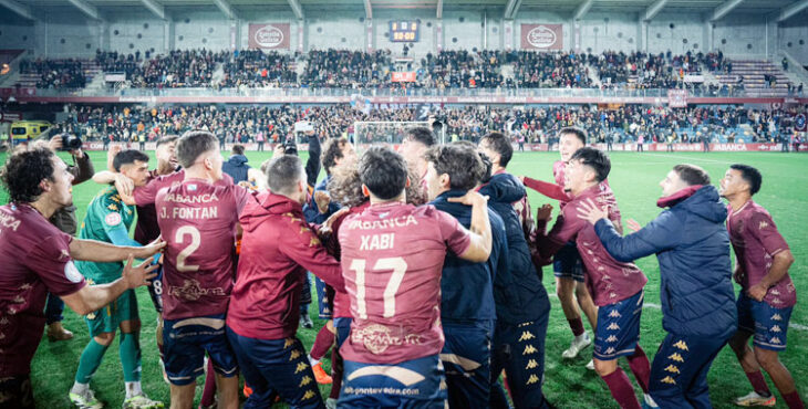 Los jugadores lerezanos celebrando su gesta. Foto: SD Pontevedra