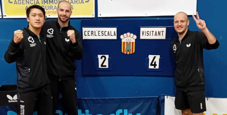 Chen, Carvalho y Machado posando junto al marcador en Girona