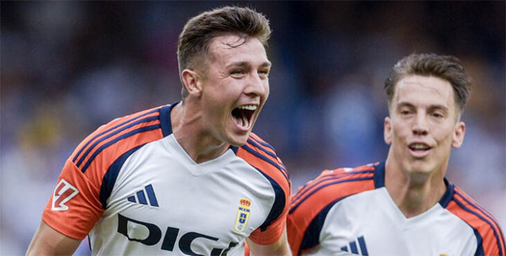 Alberto del Moral celebrando su gol el día de su debut con el Real Oviedo en la primera jornada ligera ante el Dépor.