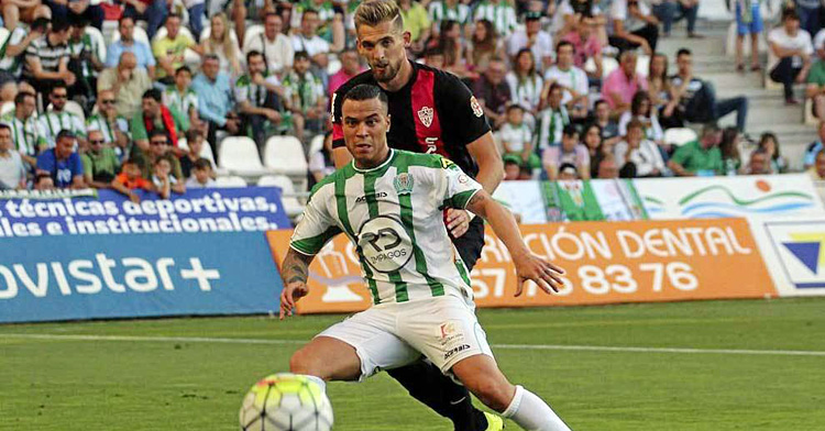 De Tomás en el duelo con el Almería de la 2015-16. Foto: Larrea