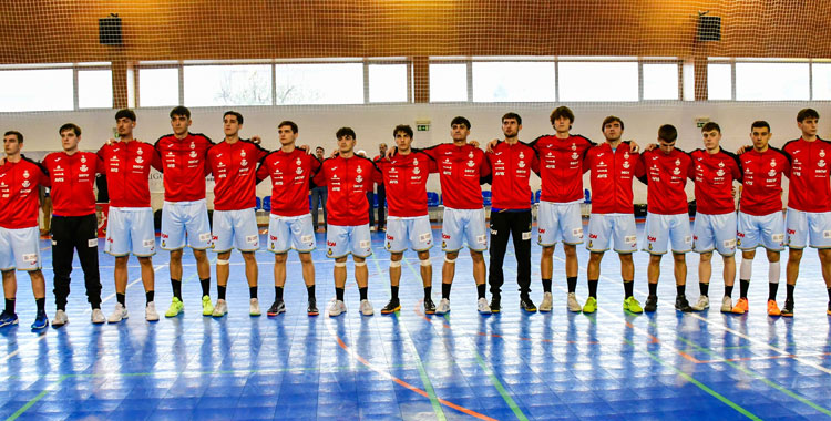 Los Hispanos Júnior, que tuvieron la presencia del cordobés Eduardo Escobedo, en formación durante el Torneo IV Naciones de Portugal. Foto: RFEBM