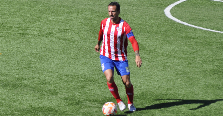 Fran González con la elástica del Atlético Porcuna