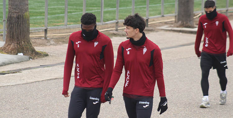 Jude departiendo con Marvel, su inseparable durante los seis meses en los que estuvo en el Córdoba CF.