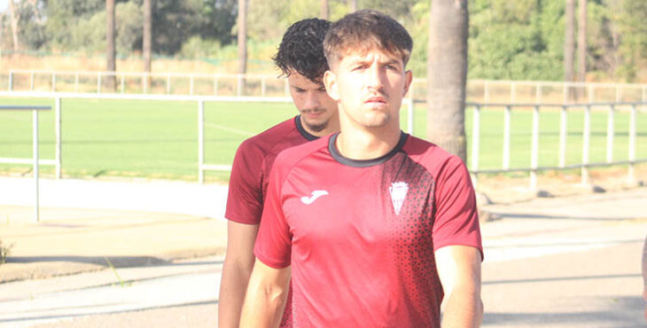 Mati Barboza llegando a la Ciudad Deportiva.