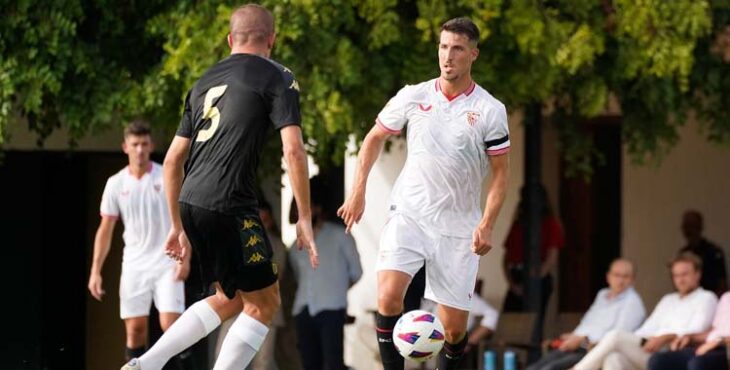 Pedro Ortiz en un partido con el Sevilla Atlético.