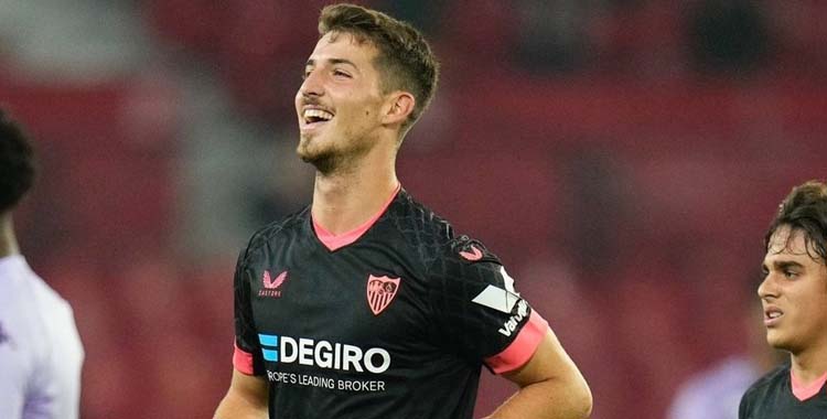 Pedro Ortiz en un partido con el Sevilla.