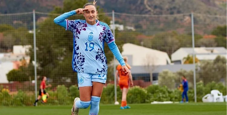 Alba Cerrato tras marcar en una de las concentraciones de la selección española sub19 esta temporada. Foto: RFEF