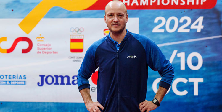 Carlos Machado posa antes de un campeonato.