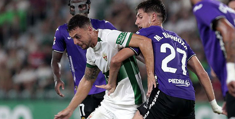 Matías en su único partido como titular en liga este curso, en Elche. Foto; LaLiga Hypermotion