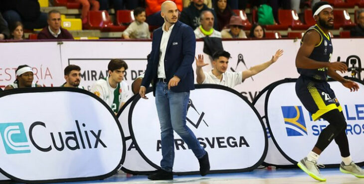 Nacho Pastor en el partido de su debut. Foto: Fran Pérez / Córdoba Club de Baloncesto