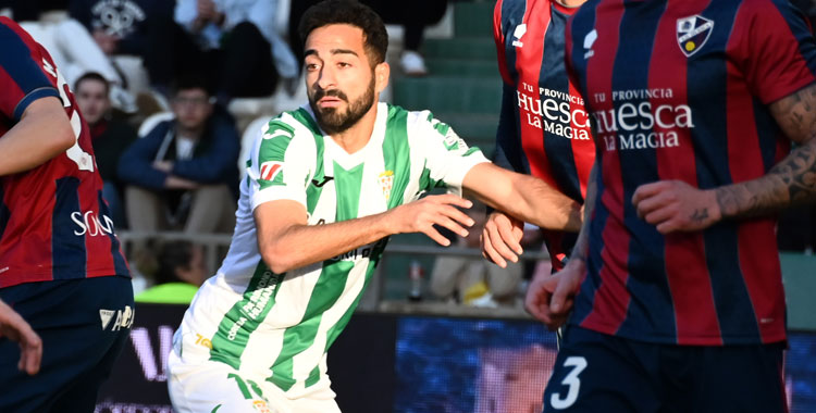 Rubén Alves en un lance del partido frente al Huesca. Autora: Natalia Román