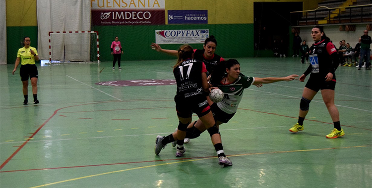 Irene García busca el disparo ante el Cicar Lanzarote. Foto: La Clasi