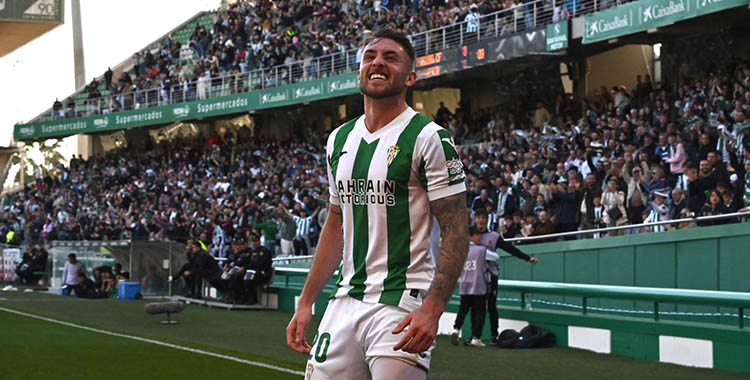 Casas celebra su gol ante el Huesca.