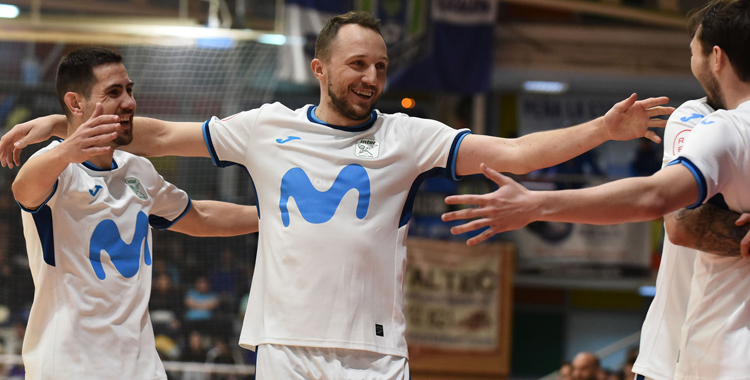 Bebé celebra un gol del Movistar Inter en Valdepeñas.