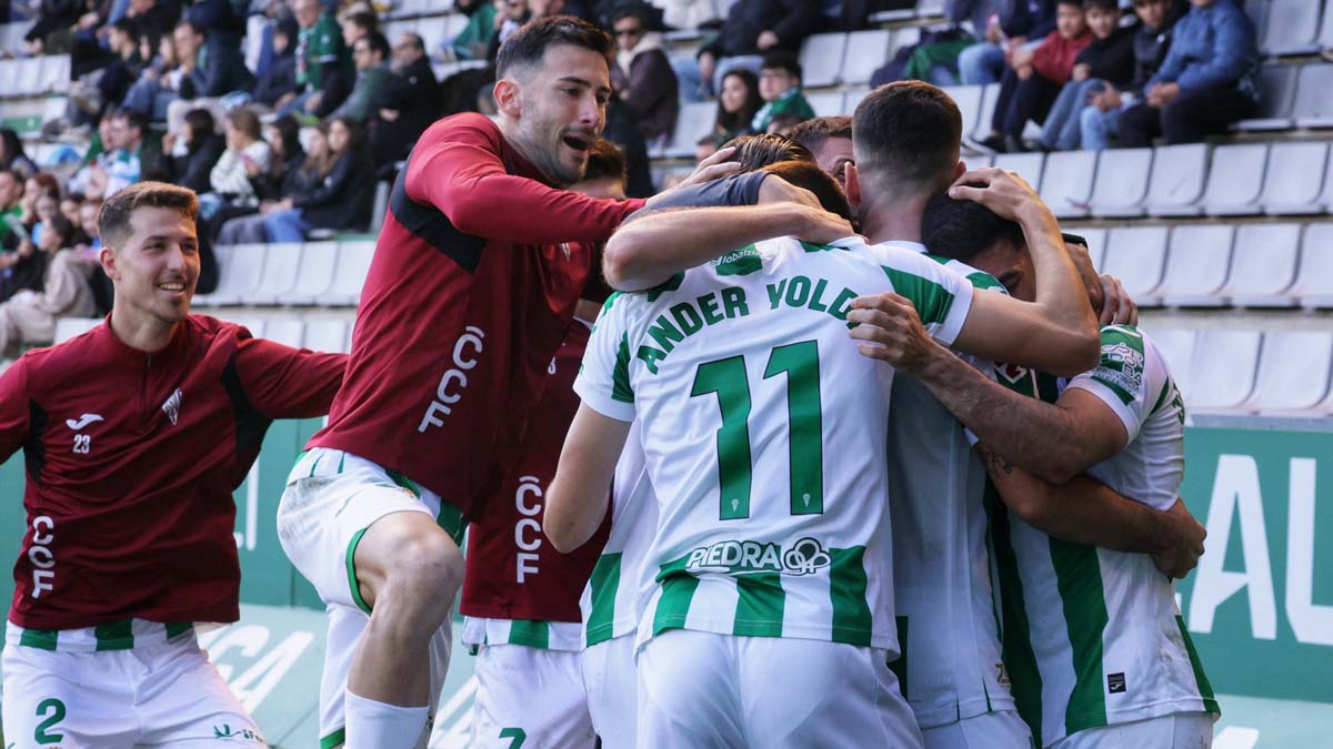 Los jugadores del Córdoba celebran el gol en Ferrol.