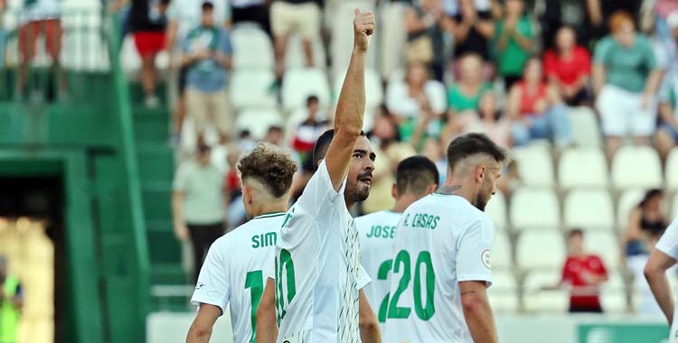 De las Cuevas celebra uno de sus últimos goles con el Córdoba.