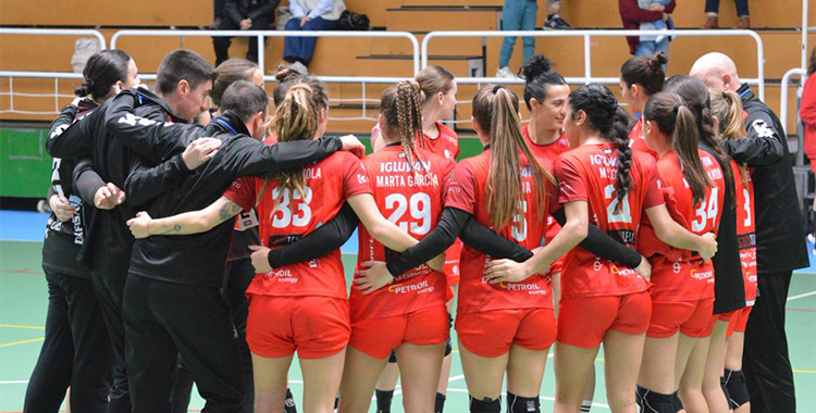 El Deza Córdoba Balonmano celebra la victoria frente al T-Maravilla Melilla. Foto: Rafa Barroso / CBM