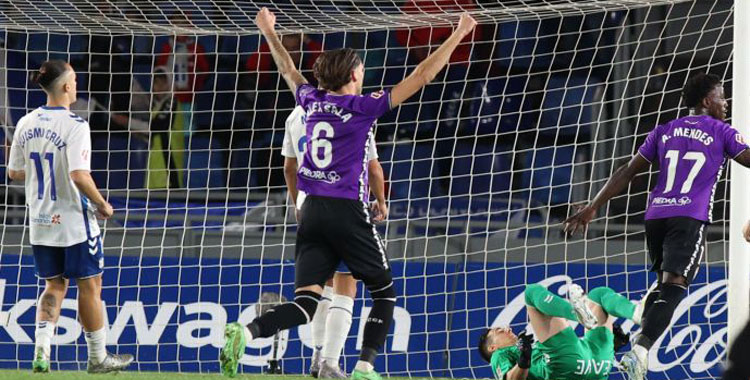 Álex Sala y Adilson en el momento de uno de los tantos del Córdoba. Foto: LaLiga Hypermotion