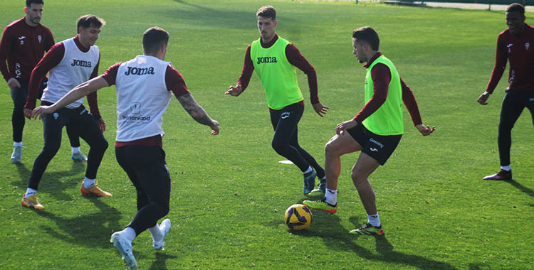 ¿Quién será el sustituto de Isma Ruiz? La gran incógnita para el partido ante el Racing de Ferrol.